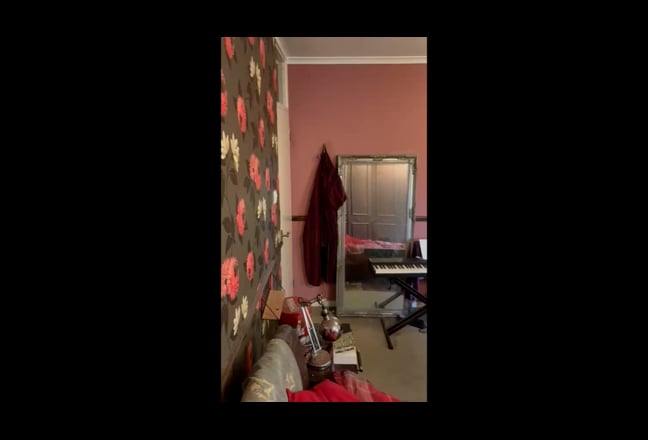 Beautiful king sized bedroom, fully furnished flat Main Photo