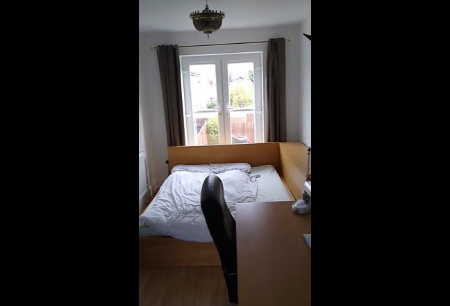 Vacant Room in Cranfield Village Main Photo