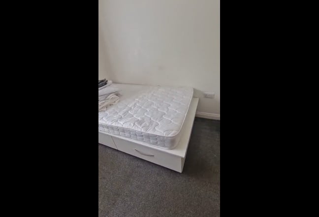 Double + ensuit shower room. 4 bed house.  Main Photo