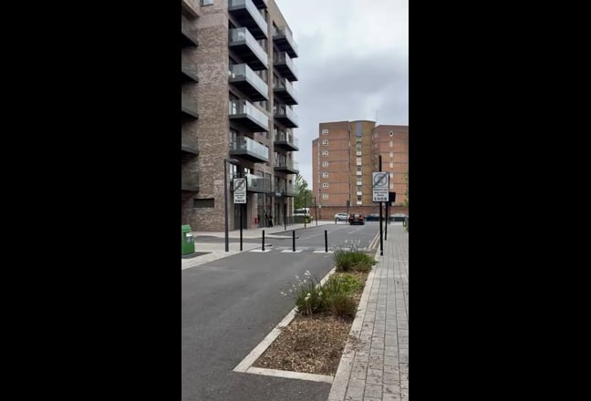 Large En-Suite in Modern Complex - All Bills Inc.  Main Photo