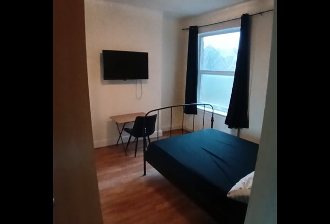 Double Room Available Now Main Photo