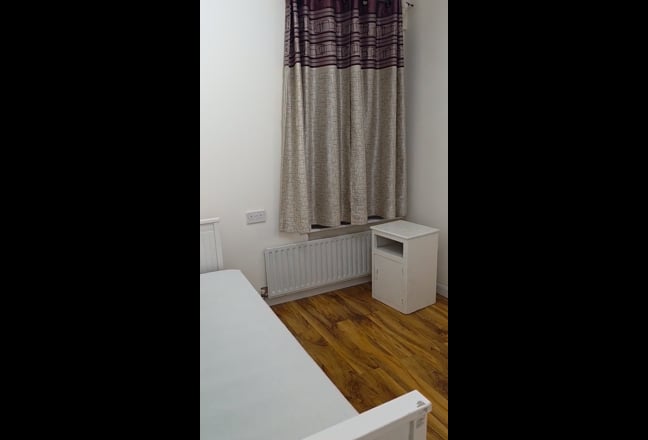 Looking for a Female for a double bedroom  Main Photo