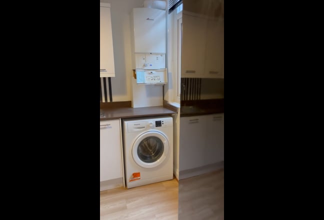 Lovely 2 bed flat with garden and parking space  Main Photo