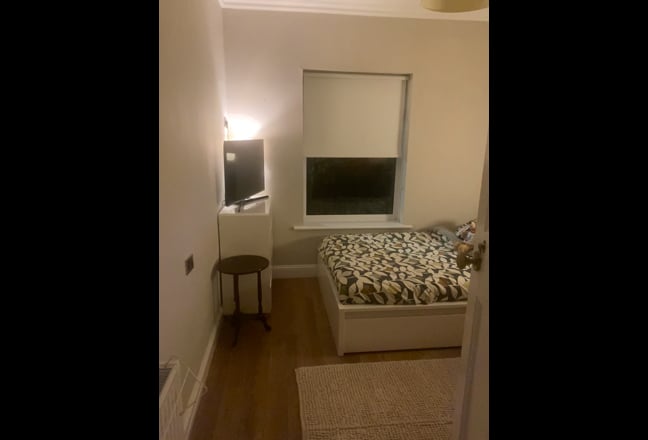 Double Bedroom available G52 Main Photo
