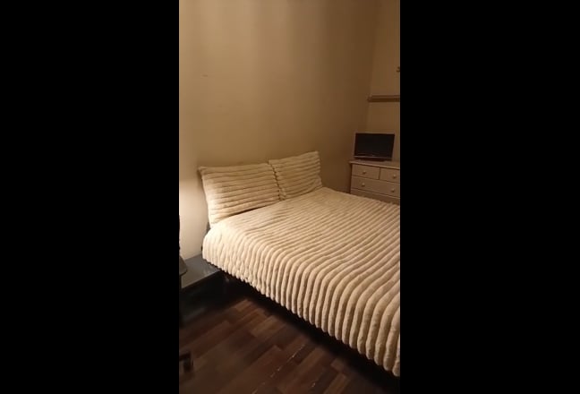 A Furnished Room in Shared House in PO2  Main Photo