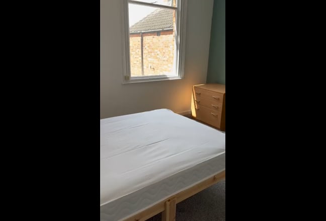 New Double, Incls Bills and Garden, near Hospital Main Photo