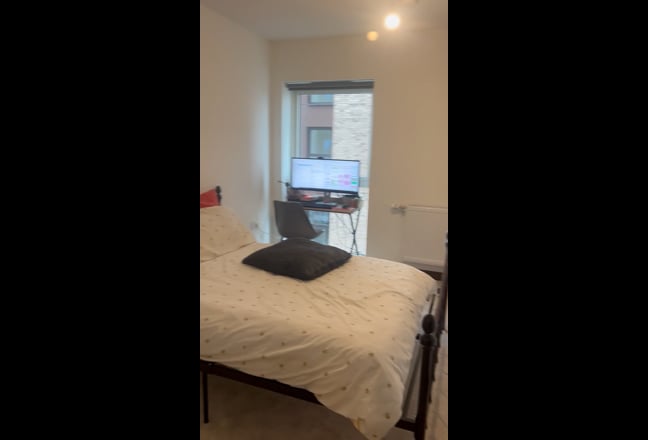 Beautiful Large en-suite room available in Barking Main Photo