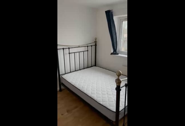 Double bedroom available  Main Photo