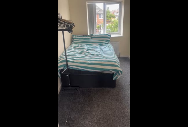 3 rooms now available 1 with en-suite Main Photo