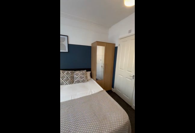 Double Ensuite Room  - SO15 (74NR) Main Photo