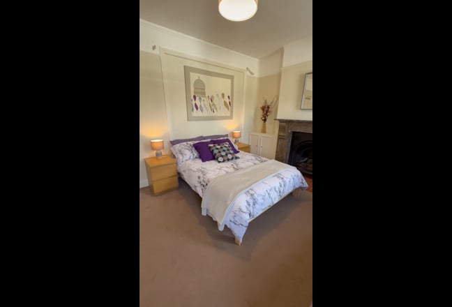 Shepherd’s Bush TV and sofa room Main Photo