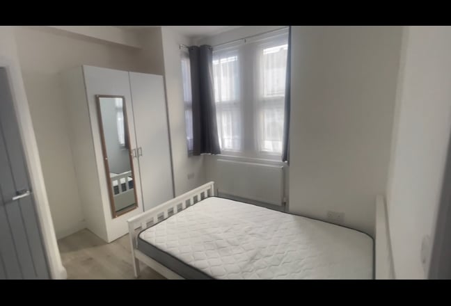 Private Studio – Ensuite + Kitchenette IG1 Main Photo