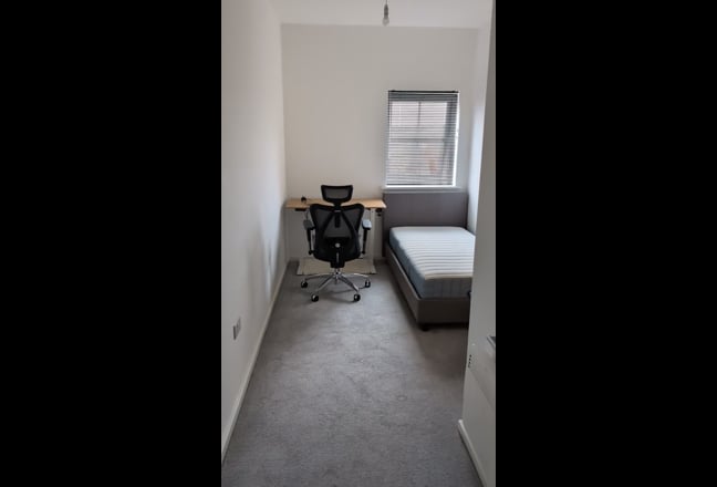 Single Room - 10 minute walk to the station Main Photo