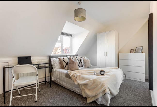 Large Double Room, Central Location, All Bills Inc Main Photo