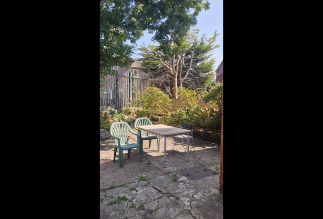 Single room available in Cathays Main Photo