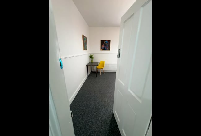 All females Stylish  House Next to Train Station Main Photo