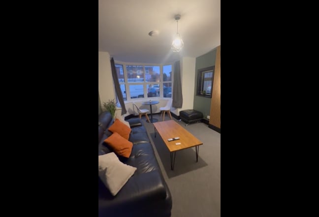 Newly Fully Refurbished house in great location Main Photo