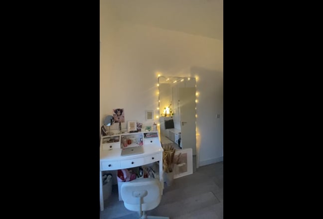 Double Room in Hammersmith with Rooftop Access  Main Photo