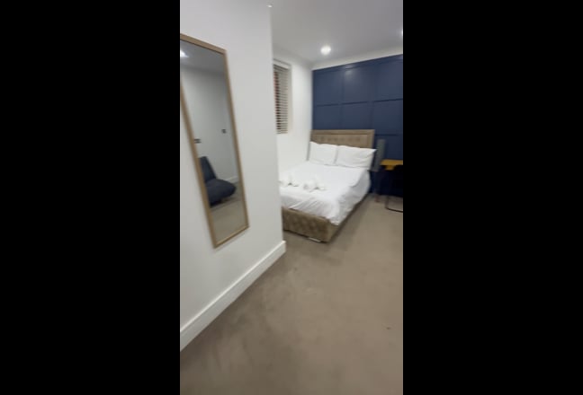 ⭐️ Spacious Studio ~ Central Location! ⭐️ Main Photo