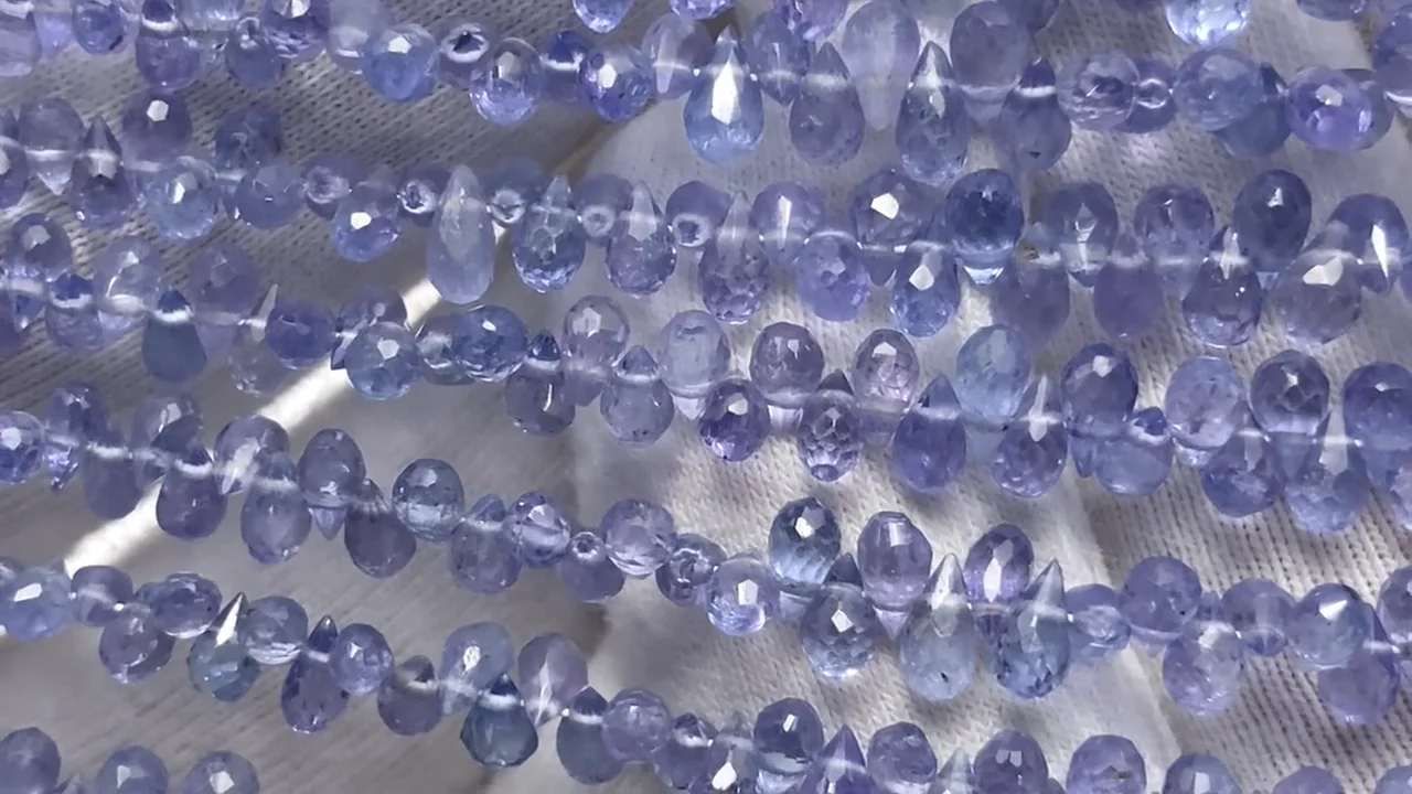 タンザナイト（産地・タンザニア） ドロップ ブリオレットカット 半連