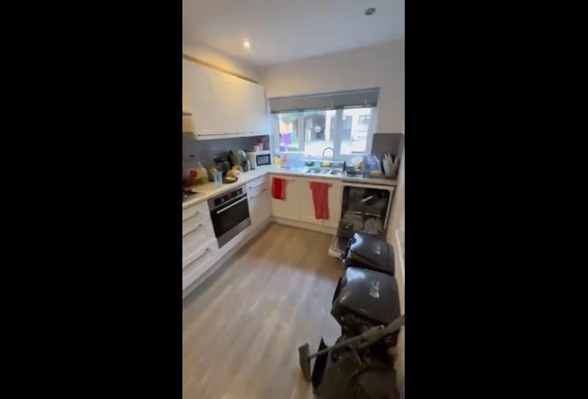 1 Room Available – 11 Indigo Mews (E14 ) Main Photo