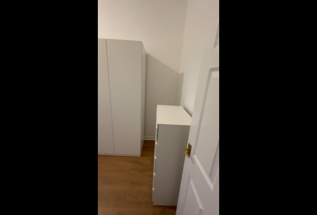 Double Room in 2-Bed Flat with Private Bathroom  Main Photo