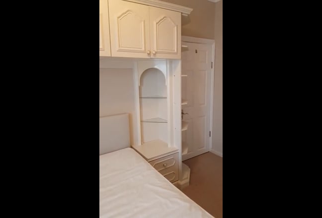  THREE bedroom house. TWO Double rooms available Main Photo