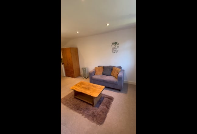 Large double room with kitchen & shower/toilet Main Photo