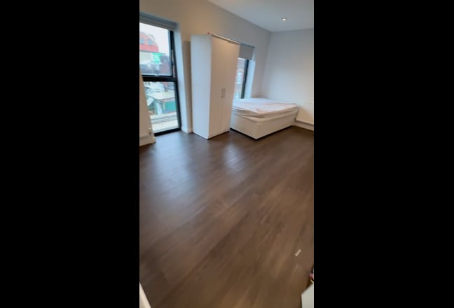 Bright Modern Studio Near Cricklewood Main Photo