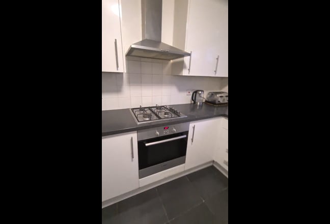 Double Rooms - Next to Berrylands Station  Main Photo