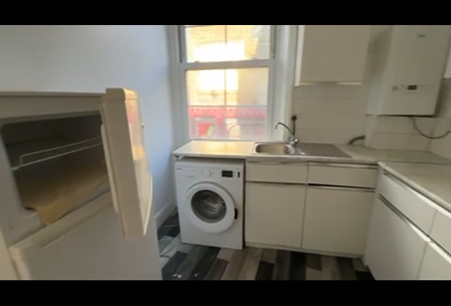 One bedroom flat to rent in Stoke Newington High S Main Photo