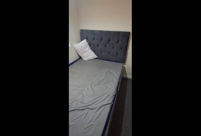 Affordable Room in 4-Bed Home Close to Local Ameni Main Photo