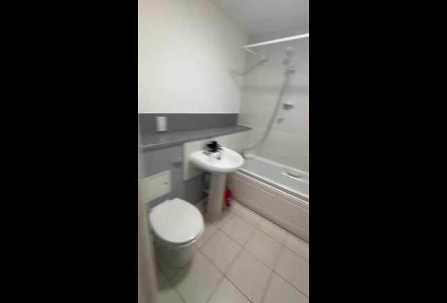 2 Bedroom Flat- Leeds City Centre LS2 Main Photo