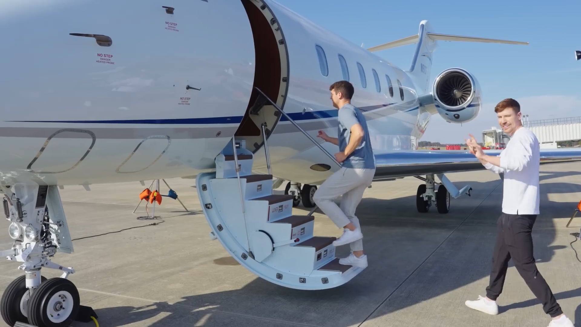 Nick DiGiovanni - $1 vs $100.000 Airplane Food