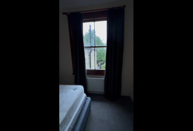 Large spacious double bed room  Main Photo