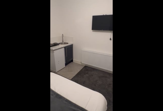  WV3 1 Week Rent Free ✨🔥 Main Photo