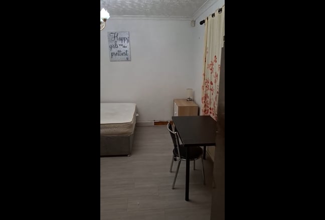 £395 Double bedroom in Moston Main Photo