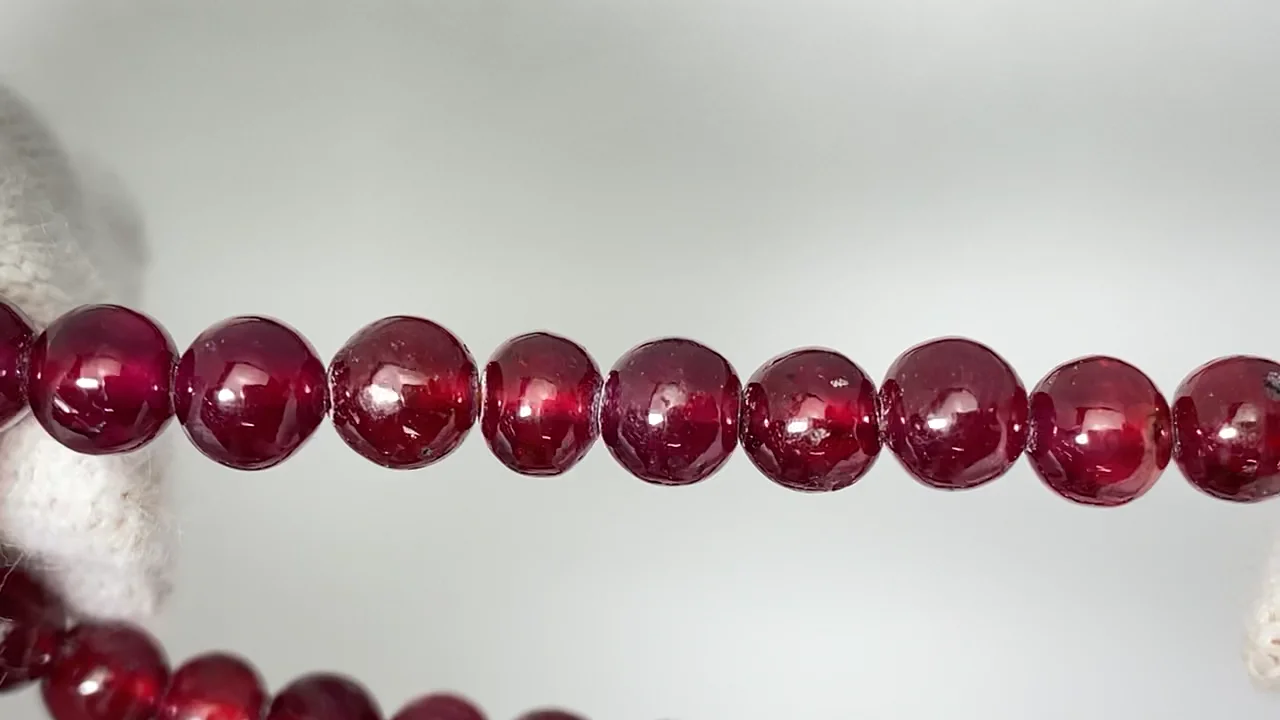 動画】【1点もの】ルビーAAA ラウンド6mm 1連(ブレス) NO.5 - 天然石