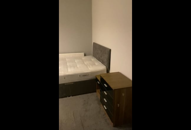 Room available  Main Photo