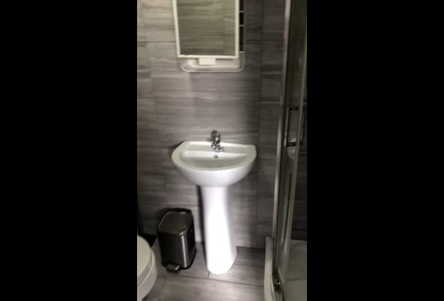  Unfurnished 1 Bed Flat High Spec New Refurb  £650 Main Photo