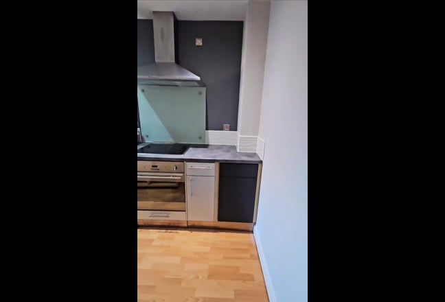 City Centre Spacious Studio - Tenancy Takeover Main Photo