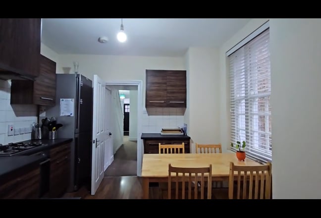 Be Quick- Double Room Near to Tubes/Buses Main Photo