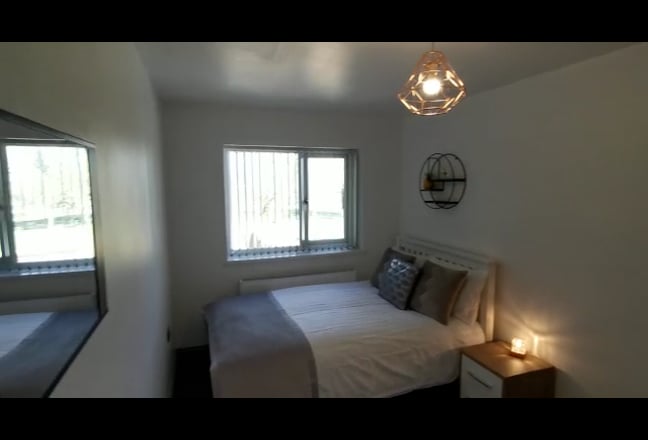 ** New Modern Luxury En Suite - All Bills Included Main Photo