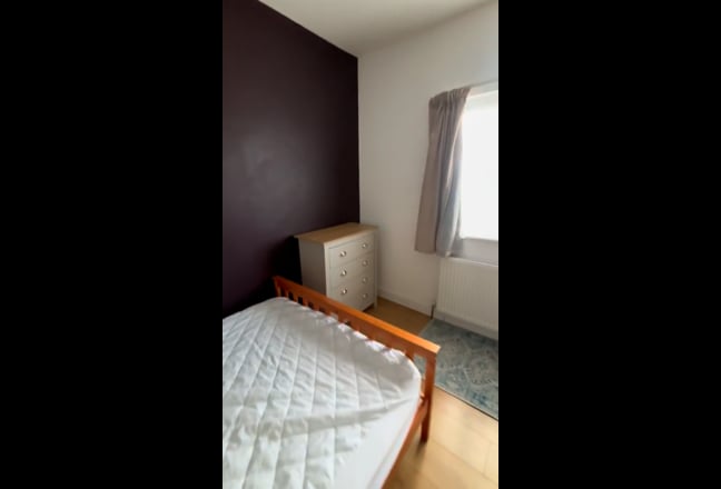 Large Double Room in Shared House - Turnpike Lane Main Photo