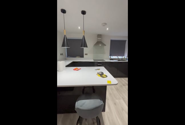 Bright double bedroom - good for 1 or 2 persons  Main Photo