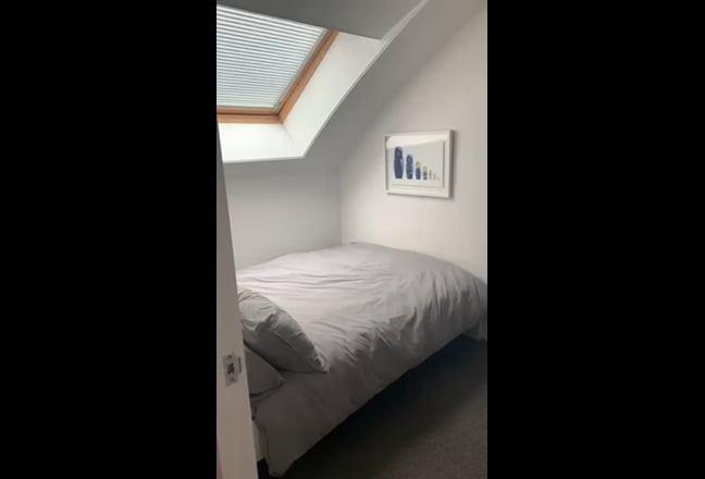 Cosy room available, St Paul’s Main Photo