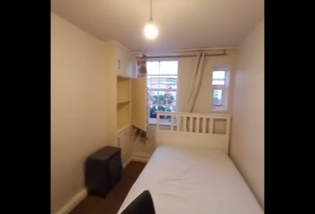  Clean Room. Main Photo