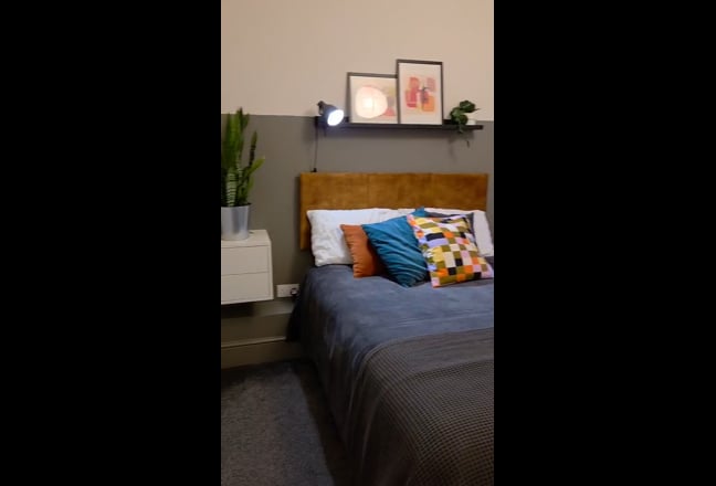 Modern Double Room in Friendly Professional Home Main Photo
