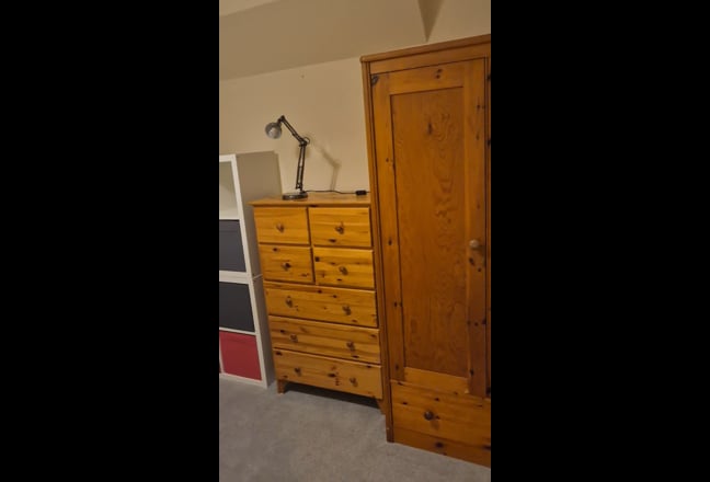 Female Non Smoker to share large, clean, house, Main Photo