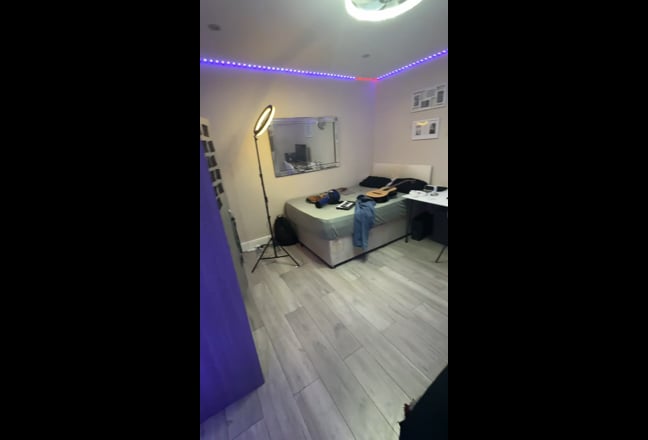 Shared room for single person  Main Photo